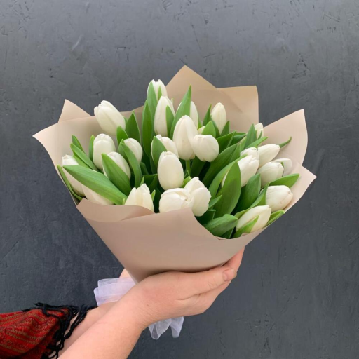Букет из 25 белых тюльпанов "Сладкие грезы". Фото №1