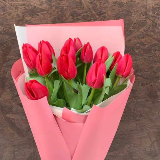 Букет из 15 красных тюльпанов "Весенний сансет". Фото №1