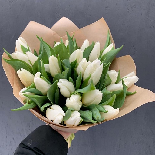 Букет из 25 белых тюльпанов "Сладкие грезы". Фото №4