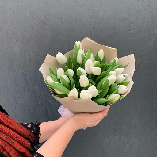 Букет из 25 белых тюльпанов "Сладкие грезы". Фото №5