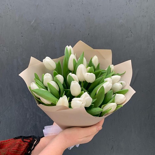 Букет из 25 белых тюльпанов "Сладкие грезы". Фото №2