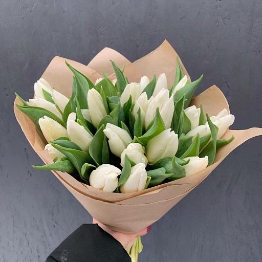 Букет из 25 белых тюльпанов "Сладкие грезы". Фото №3