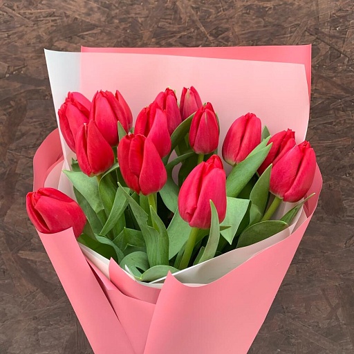 Букет из 15 красных тюльпанов "Весенний сансет". Фото №3